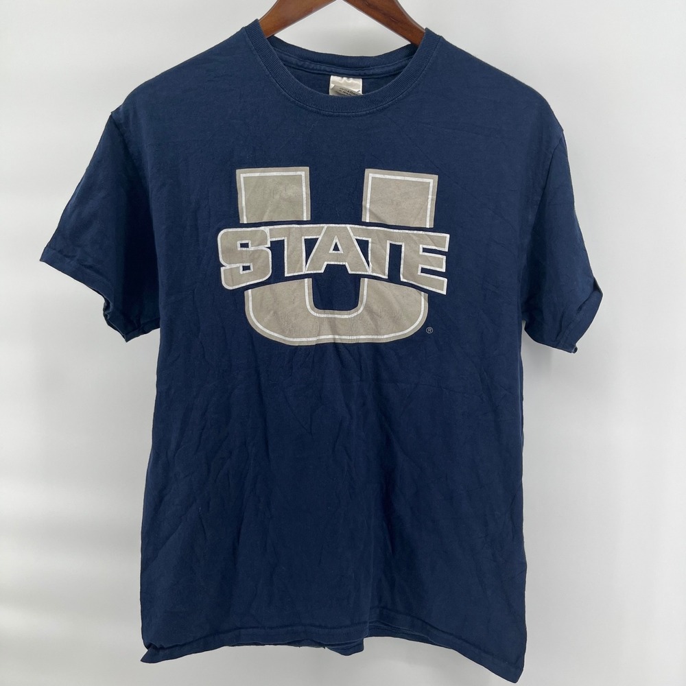 Gildan Utah State Aggies T-Shirt Mens Medium Navy Blue U State Bull Graphic Tee